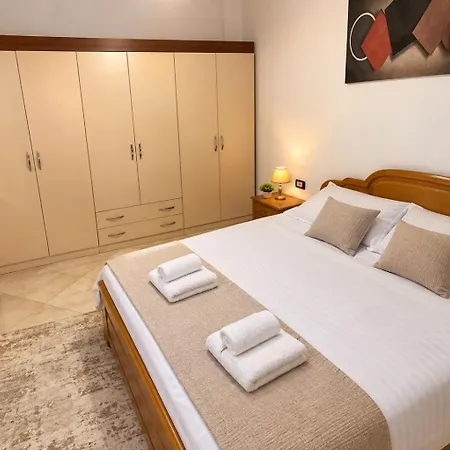 Villa 1 *